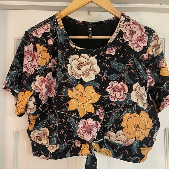 torrid Other - Torrid Crew Neck Black Floral Hawaiian Sleeve Knot Front Bikini 2 piece set SZ 3